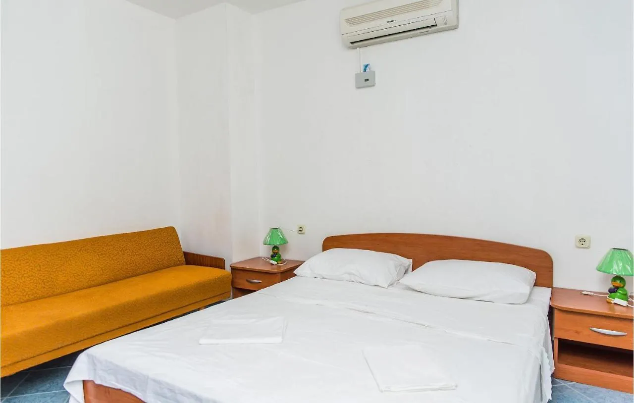 Gorgeous Apartment In Slatine With House Sea View